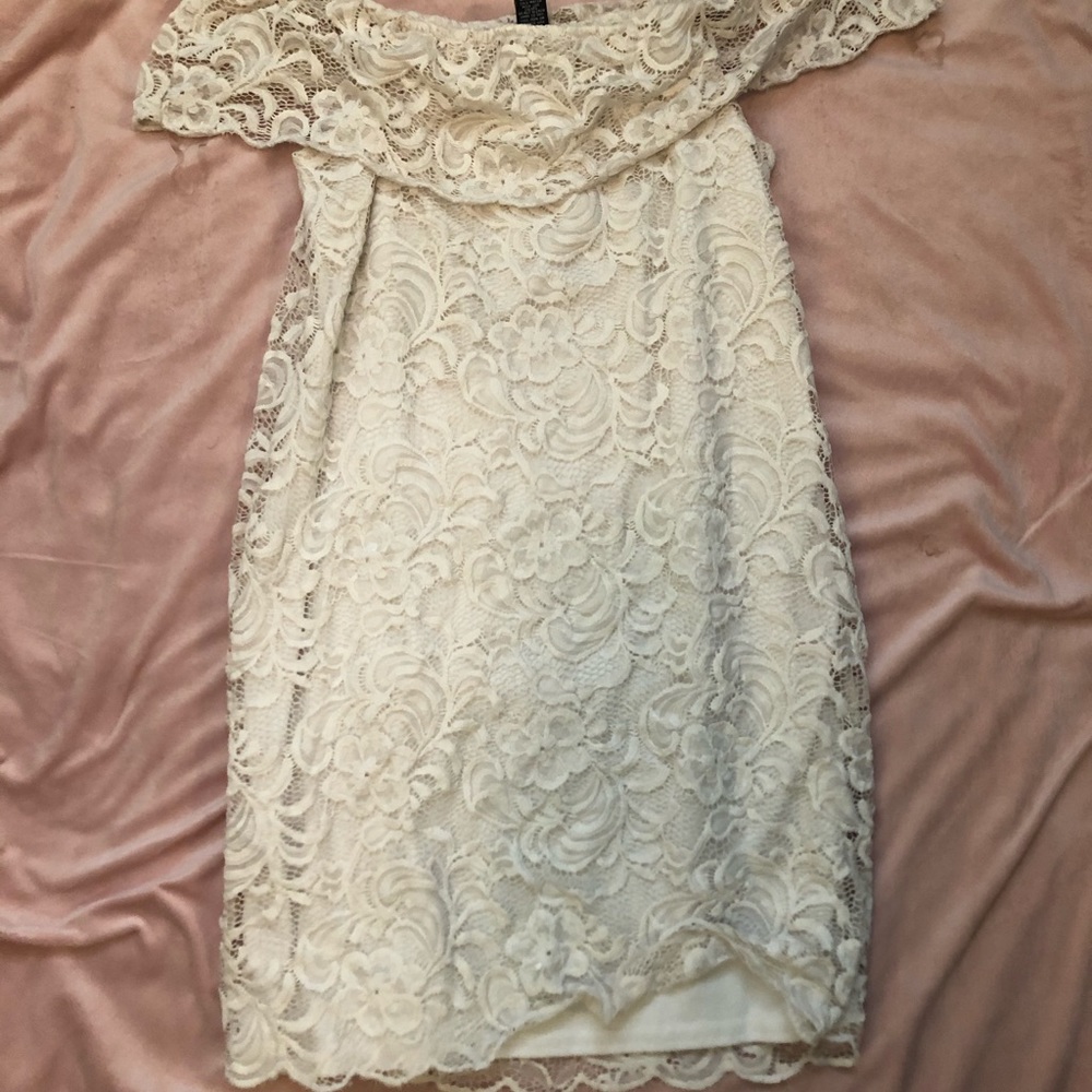 🎈3/$20🎈Rue 21 shoulderless white lace dress